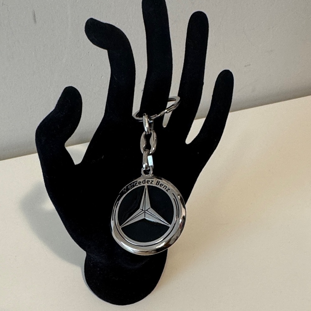 NEW✨Mercedes-Benz Silver and Black Keychain